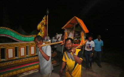 กิจกรรมถวายปราสาทผึ้งของชาวบ้านในสังกัดวัดนาครินทร์ ในเทศกาลวันออกพรรษา ประจำปี ๒๕๖๓